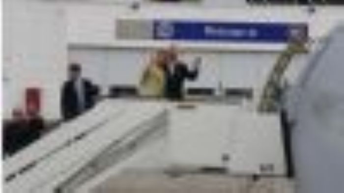 Visite royale en RDC : le roi Philippe et la reine Mathilde accueillis avec les honneurs à Kinshasa - Ekilafrica