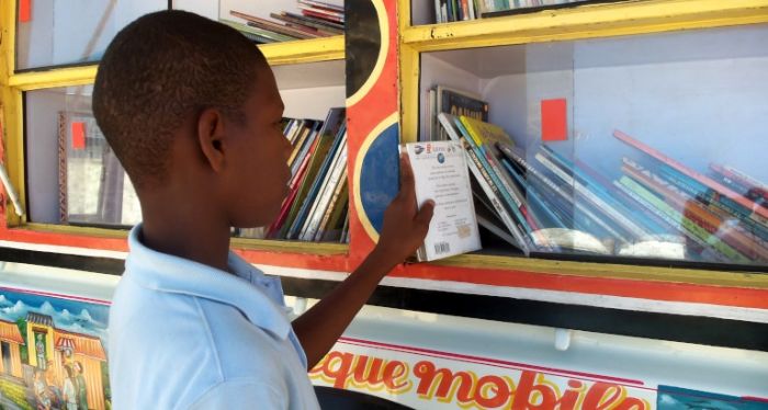 Haïti : des boîtes à histoires aux Ideas Box - Bibliothèques Sans Frontières