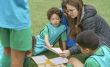 Et si les clubs de foot devenaient aussi des lieux d’éducation à l'information ? - Bibliothèques Sans Frontières