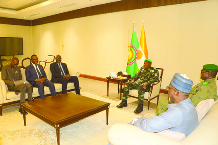 À la Présidence de la République : Le Chef de l’Etat reçoit le ministre des Forces Armées du Sénégal, Envoyé Spécial du Président Bassirou Diomaye Faye – Le Sahel