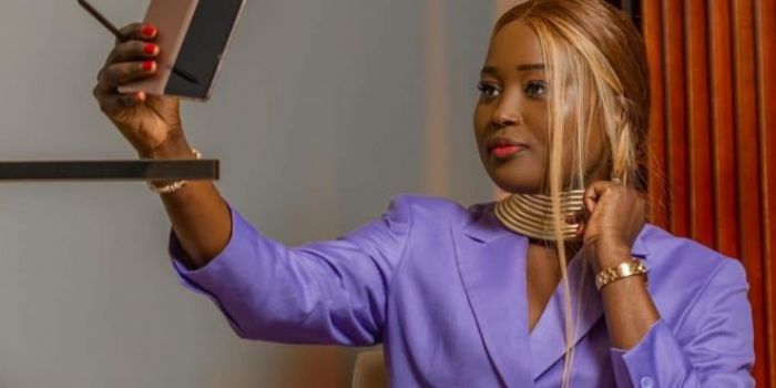 KINÉ DIONE, STYLISTE-ENTREPRENEURE: Une visionnaire engagée pour le développement de l’industrie textile en Afrique – Le Combat – Actualités Mali