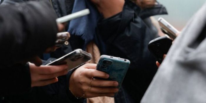 Réseaux sociaux : Le Parlement français vient d’adopter une loi interdisant les moins de 15 ans, une première en Europe