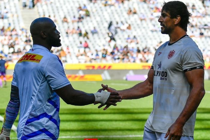 Siya Kolisi has emotional reunion with Sharks pals [video]