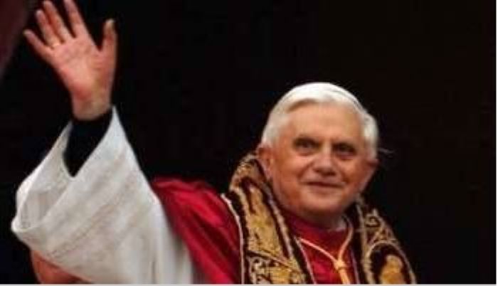 Le pape célèbre une messe géante