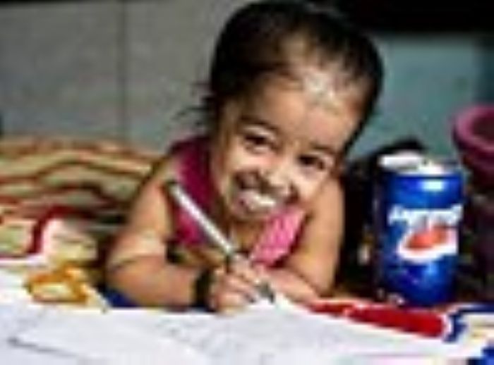 
			
				
					Découvrez la plus petite femme du monde ! Elle mesure 55,88 cm et... mène une vie normale ! Regardez !