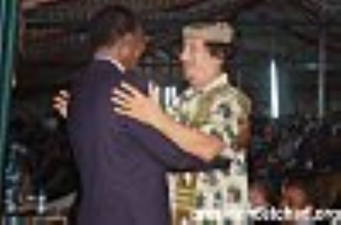 
			
				
					Kadhafi considère le Tchad comme sa chasse gardée, Berne voit autrement