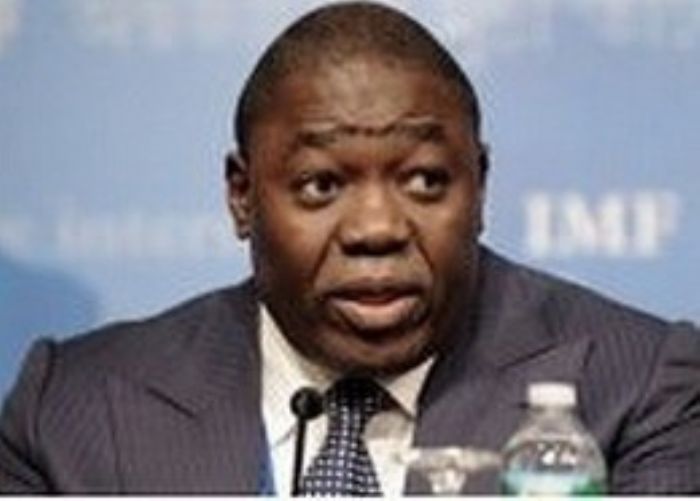 
		
		FMI : Gilbert Ondongo dans les jupons de Christine Lagarde 	
	