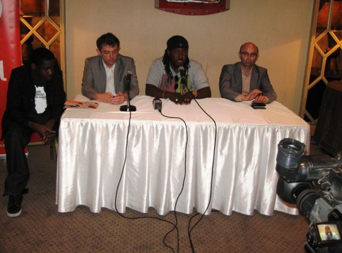 
				
			Culture / « l’Afrique n’est pas démunie, mais elle est désunie », Didier Awadi en concert à Libreville
			
		










