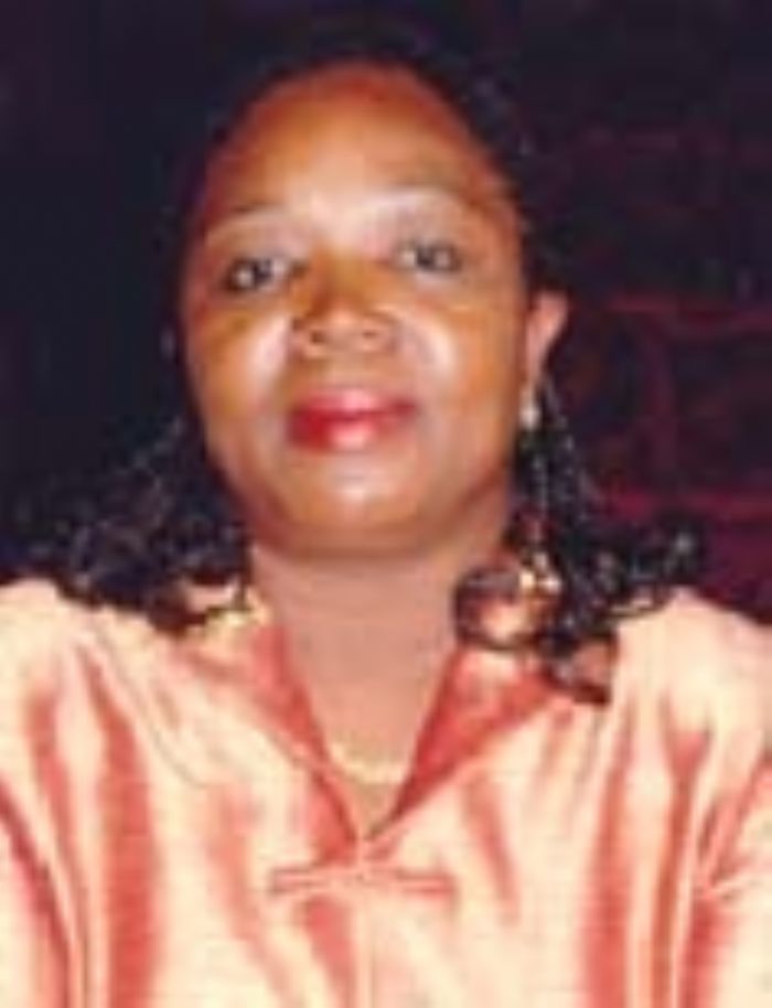 
				 Motse Akanati, styliste modéliste, peintre, créatrice de bijoux, parfumeuse : L’esthète veut relancer ses activités dans son Congo natal
			 