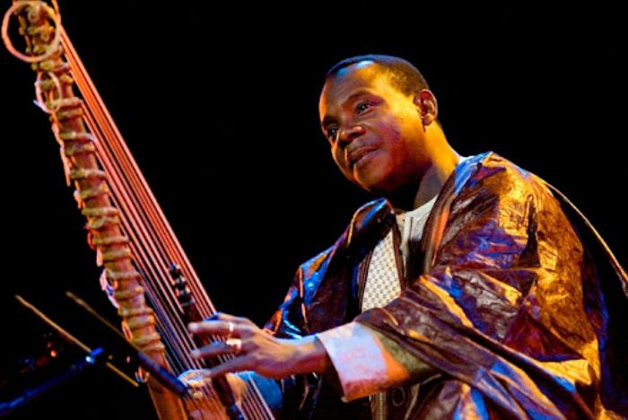 Musique malienne en deuil : Toumani Diabaté, père de Sidiki Diabaté, est décédé – MALI24