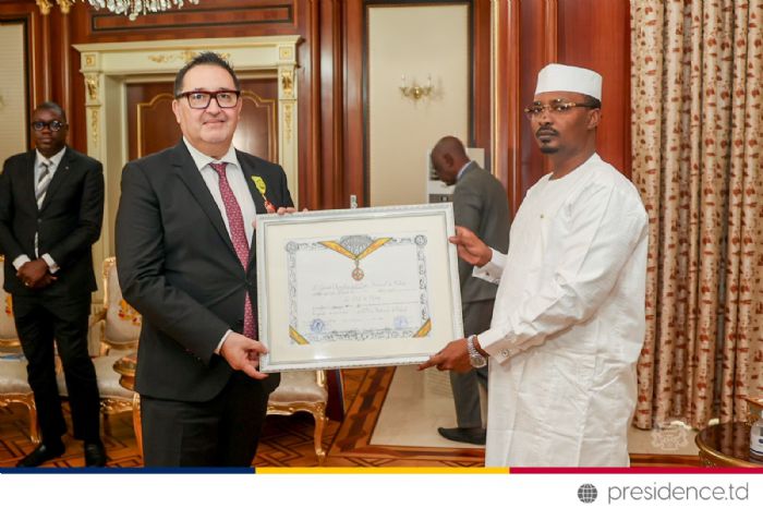 Le représentant de l’UNICEF au Tchad décoré par le président de la république - Journal du Tchad