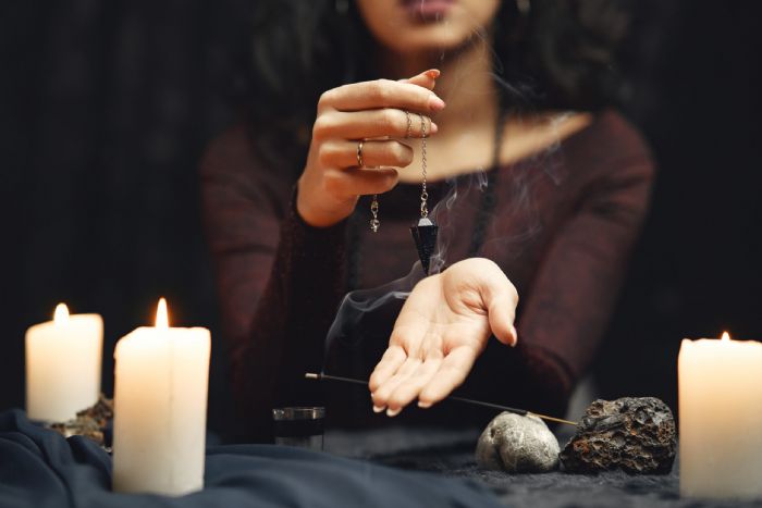 Voyance par boule de cristal : guide complet