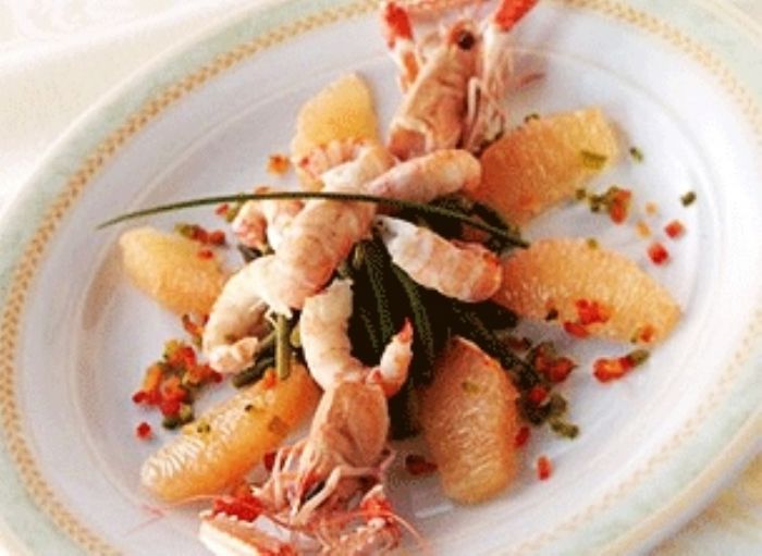 Salade de légumes vert et de pamplemousse