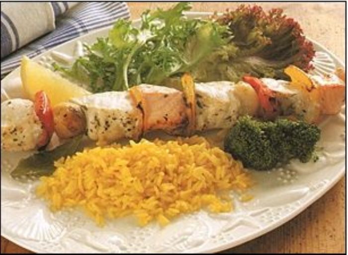 Brochettes de poisson au riz