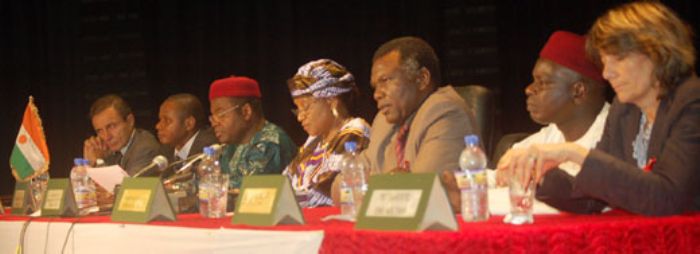 

		
				
			Troisièmes journées scientifiques VIH SIDA : scruter toutes les pistes scientifiques permettant de juguler la pandémie