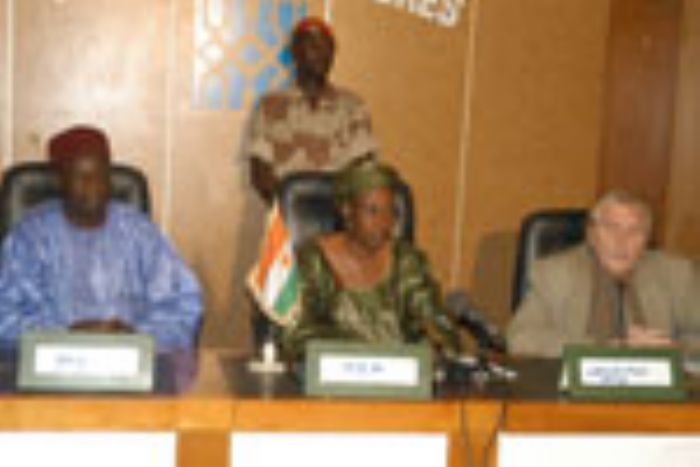 

		
				
			Clôture de l'atelier national d'évaluation du PDS 2005-2010 et remise de témoignage de satisfaction au Ministère de la Santé Publique : d'importantes recommandations pour l'amélioration du PDS 2005-2010