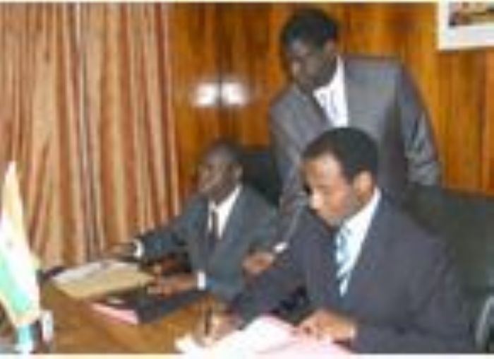 Signature de l'accord de don de la Banque Mondiale pour le Projet d'Appui à l'Education de Base (PAEB) : environ 4 milliards de FCFA d'appui à l'Education de Base