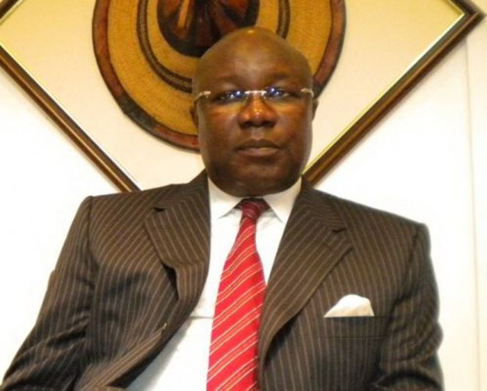 
				
			Politique / Concertation politique autour du Chef de l’Etat: le président du PSD appelle à une participation totale
			
		










