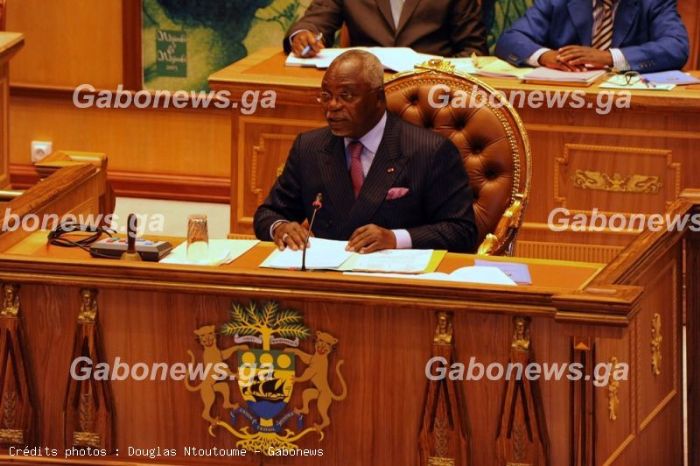 
				
			Politique / Soixante dix-neuf (79) députés décident de la levée de l’immunité parlementaire d’André Mba Obame
			
		










