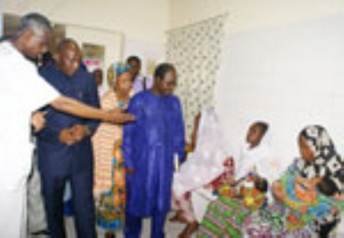 
									Visite du ministre de la Santé Publique à la maternité Issaka Gazoby : entre difficultés et espoir
							