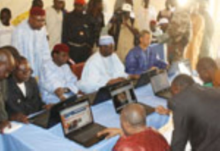 
									Mission du ministre de la Communication dans la région de Tillabéry : lancement de l'Internet par liaison ADSL à Kollo et à Say
							