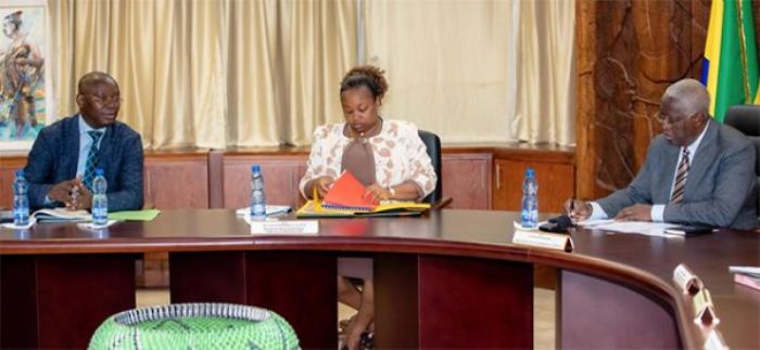 Revendications des enseignants: Raymond Ndong Sima rencontre le délégué de la conasysed – Journal du Gabon