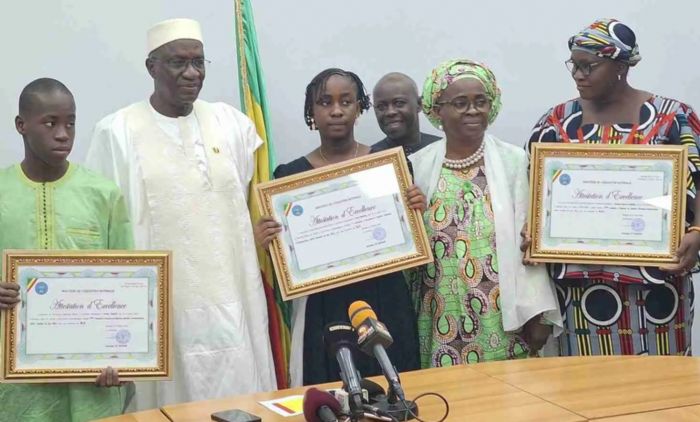 Mali : Les trois premiers nationaux du DEF 2024 reçus par le Ministre de l’Education nationale - Mali malivox.net Actualités et informations du Mali et de l'Afrique