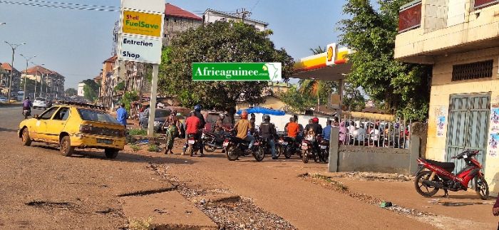 Conakry : Les longues files d’attentes reprennent devant les stations-services – Africa Guinee