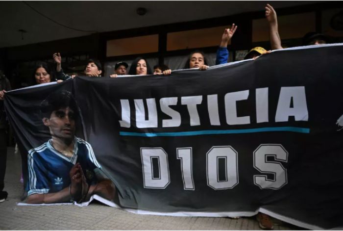 Maradona: quatre ans après s'ouvre le procès de la mort du "Dieu" - Sud Quotidien