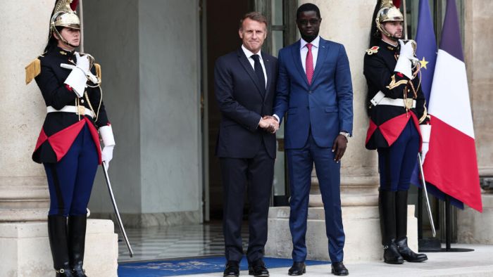 À Paris, la France et le Sénégal affichent leur volonté de «renouveler» leur relation