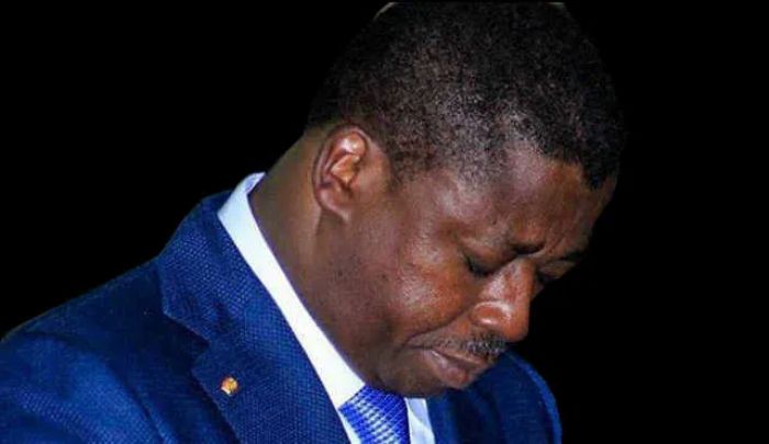 Faure E. Gnassingbé: Vingt et Un Ans de Mirifique Immobilisme, ou l’Art Consommé de Promettre l’Avenir Tout En Pillant le Présent