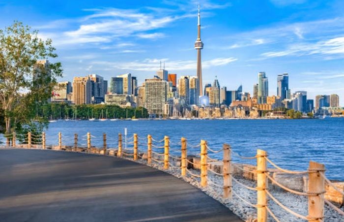 LETTRE DE TORONTO BY WAKILI ALAFÉ (2): Péripéties entre l’immigration et le chemin de l’hôtel
