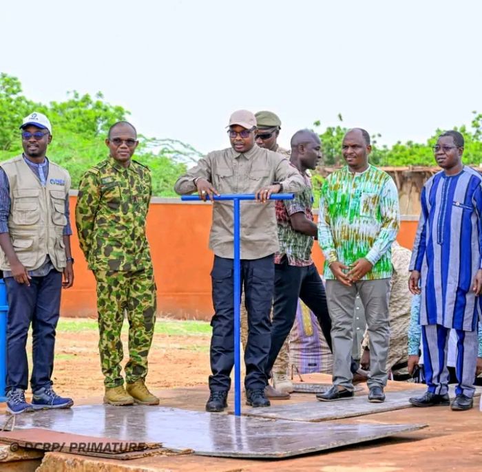 Accès à l’eau potable : le Premier ministre met en service le Centre de production de Dourou