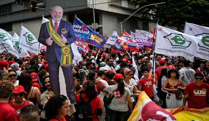 Au Brésil, Lula et le camp Bolsonaro se disputent aussi le Parlement