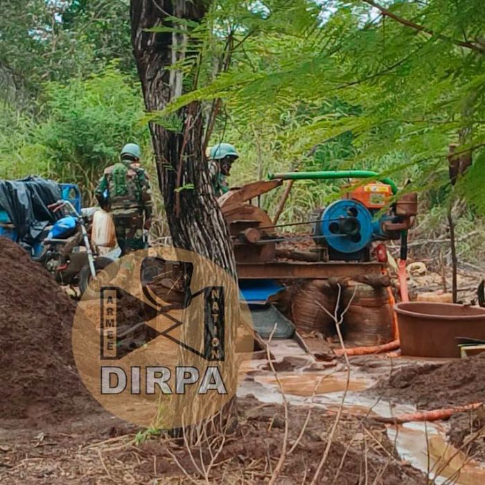 Tambacounda : la Zone militaire N°4 démantèle un site d’orpaillage clandestin sur la Falémé, 15 machines saisies